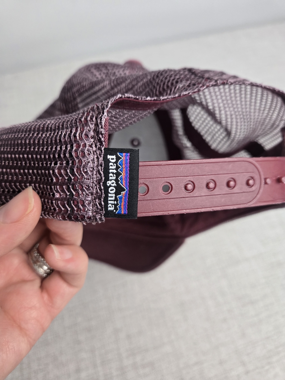 Patagonia P-6 Logo LoPro Trucker Hat Maroon Burgundy - Picture 4 of 7